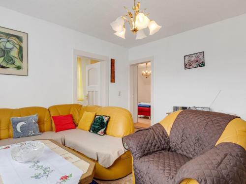 Cozy Apartment In Altenfeld With Garden