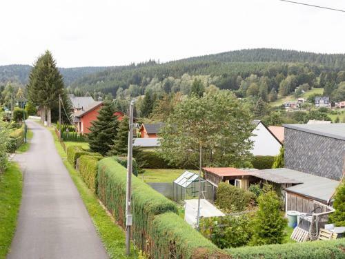 Cozy Apartment In Altenfeld With Garden