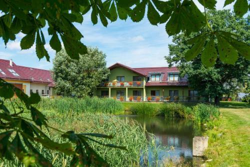 Equitana Hotel Resort