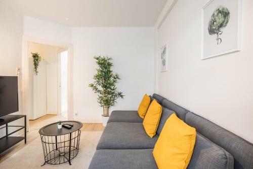 Stylish 2 Room Apartment +new Bathroom & Kitchen