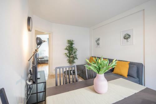 Stylish 2 Room Apartment +new Bathroom & Kitchen