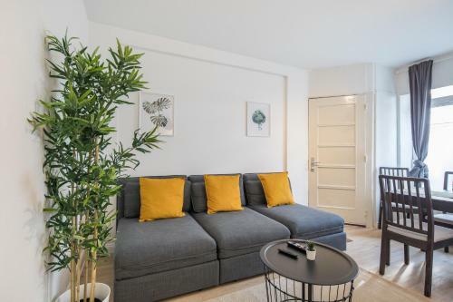 Stylish 2 Room Apartment +new Bathroom & Kitchen