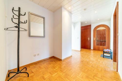 Id 6963 - Private Apartment