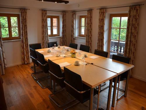 Hostal Landhof Angstl - G�stezimmer Und Tagungsraum