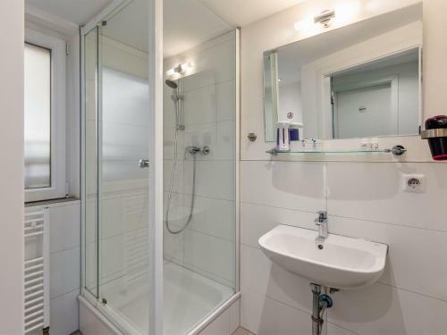 Pleasant Apartment In Linz Near River Rhine