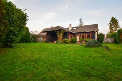 Beautiful 6 Room Villa With Garden