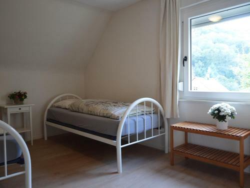 Comfy Holiday Home In Veldenz With Parking