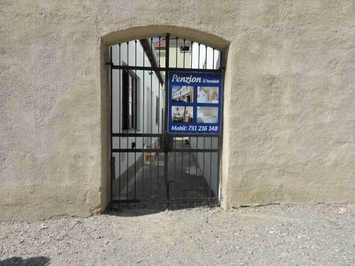 Hostal Penzion U Hradeb