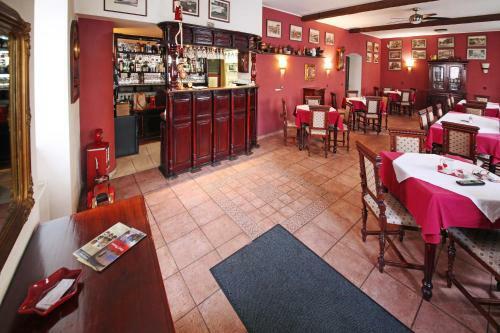 Hostal Penzion A Restaurace Star� Roudn�