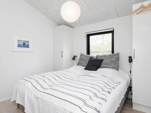 5 Star Holiday Home In �lb�k