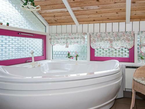Two-bedroom Holiday Home In Glesborg 6
