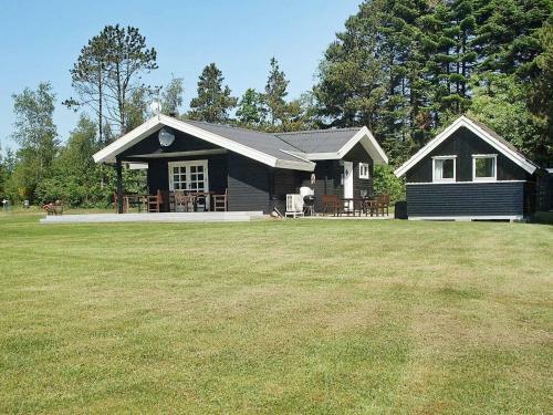 Three-bedroom Holiday Home In H�jslev 8