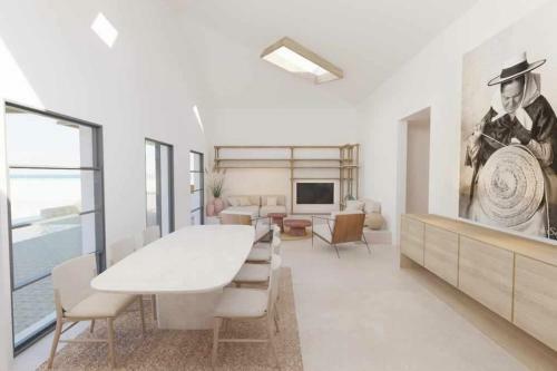 Villa Reformada En Primera L�nea de Mar