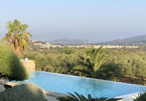 Arta Holiday Home Sleeps 12 With Pool And Wifi