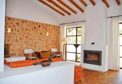Arta Holiday Home Sleeps 12 With Pool And Wifi