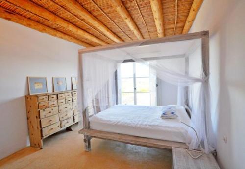 Arta Holiday Home Sleeps 12 With Pool And Wifi