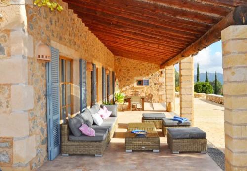 Arta Holiday Home Sleeps 12 With Pool And Wifi