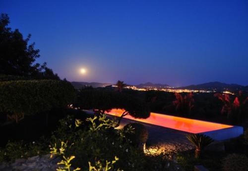 Arta Holiday Home Sleeps 12 With Pool And Wifi