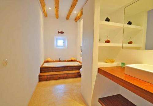 Arta Holiday Home Sleeps 12 With Pool And Wifi