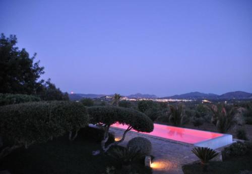 Arta Holiday Home Sleeps 12 With Pool And Wifi