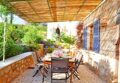 Arta Holiday Home Sleeps 12 With Pool And Wifi
