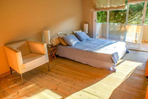 Mas Pinell Villa Sleeps 9 With Pool And Wifi