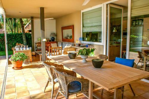 Mas Pinell Villa Sleeps 9 With Pool And Wifi