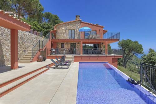 Begur Villa Sleeps 10 With Pool Air Con And Wifi
