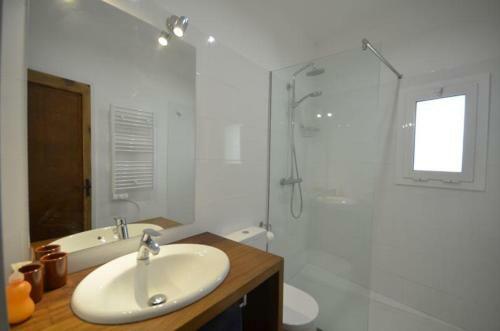 Begur Town House Sleeps 8 With Air Con And Wifi