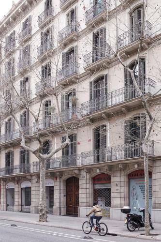 Hostal Close To Passeig de Gracia B&B