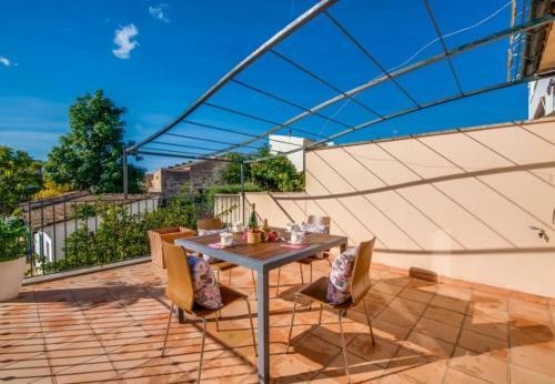 Binissalem Apartment Sleeps 4 With Air Con And Wifi