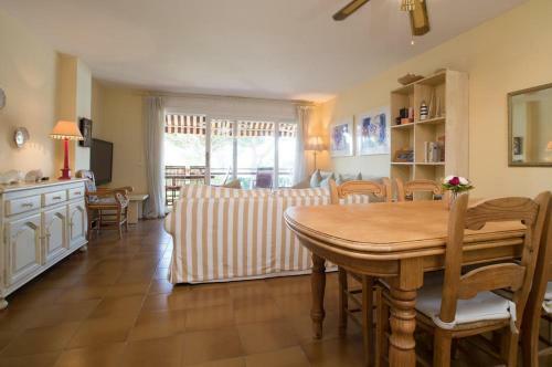 Calella de Palafrugell Apartment Sleeps 6 Pool