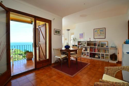 Calella de Palafrugell Apartment Sleeps 4 Pool
