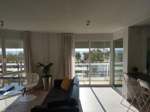 Luxury Apartment Accommodation, Next To Beach & Train Station Calella