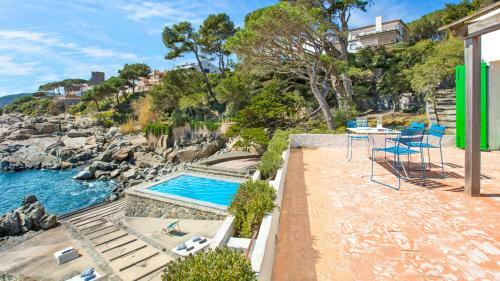 Calella de Palafrugell Villa Sleeps 11 With Pool
