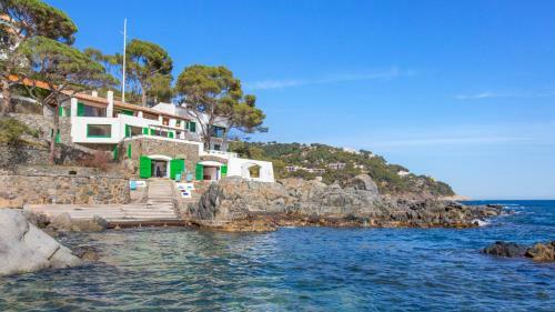 Calella de Palafrugell Villa Sleeps 11 With Pool
