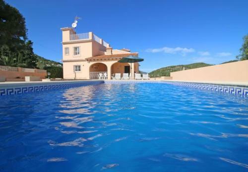 Calpe Villa Sleeps 11 With Pool Air Con And Wifi