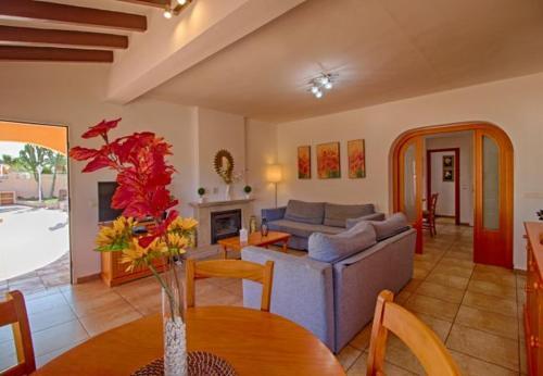 Calpe Villa Sleeps 11 With Pool Air Con And Wifi