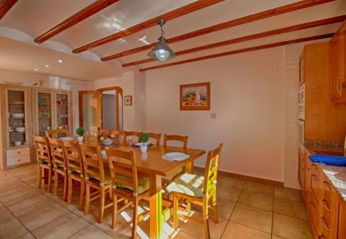 Calpe Villa Sleeps 11 With Pool Air Con And Wifi