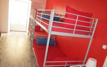 Hostel B. Mar