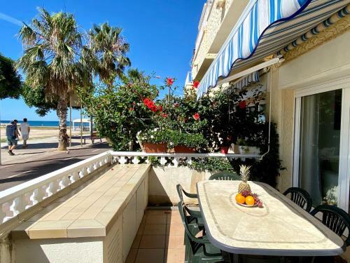 House In Front Of The Beach With Sea View