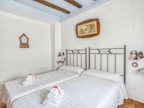 Comfy Holiday Home In Carcabuey With Patio