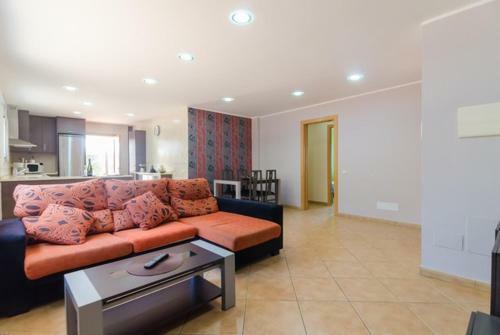 Caules Villa Sleeps 6 Pool Wifi