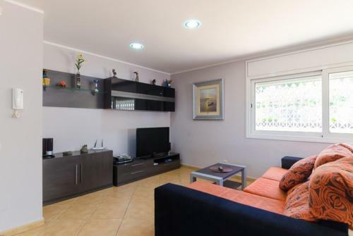 Caules Villa Sleeps 6 Pool Wifi