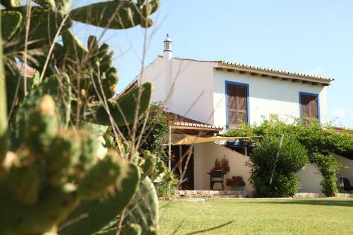 Hostal Quinta Do Rio Country Inn