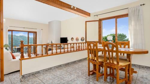 Caules Villa Sleeps 8 With Pool