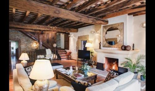 Castelltercol Villa Sleeps 19 With Pool