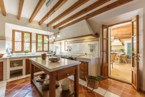 Deia Town House Sleeps 8 With Pool And Air Con