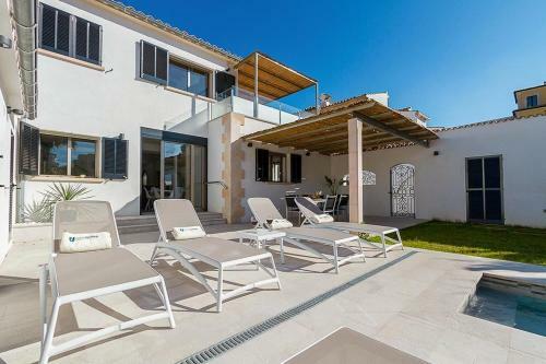 Port de Pollenca Villa Sleeps 10 With Air Con And Wifi