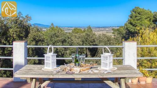 Foixa Villa Sleeps 10 Pool Air Con Wifi